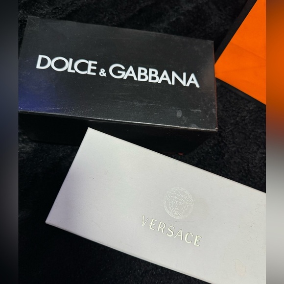 Sunglasses boxes and Bag - Picture 7 of 8